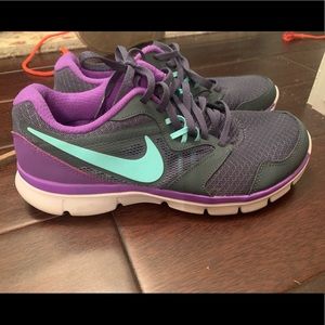 Nike tennis shoes